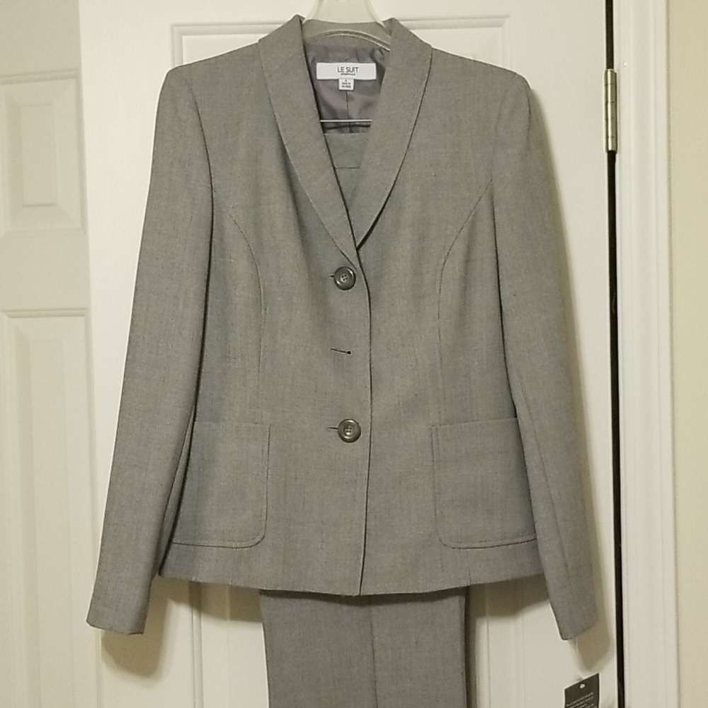 Le Suit Essentials